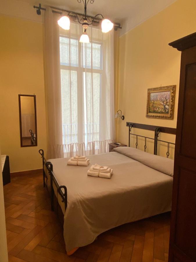 B&B Conte Cavour Napels Buitenkant foto