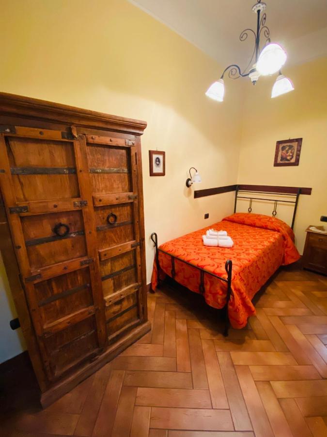 B&B Conte Cavour Napels Buitenkant foto