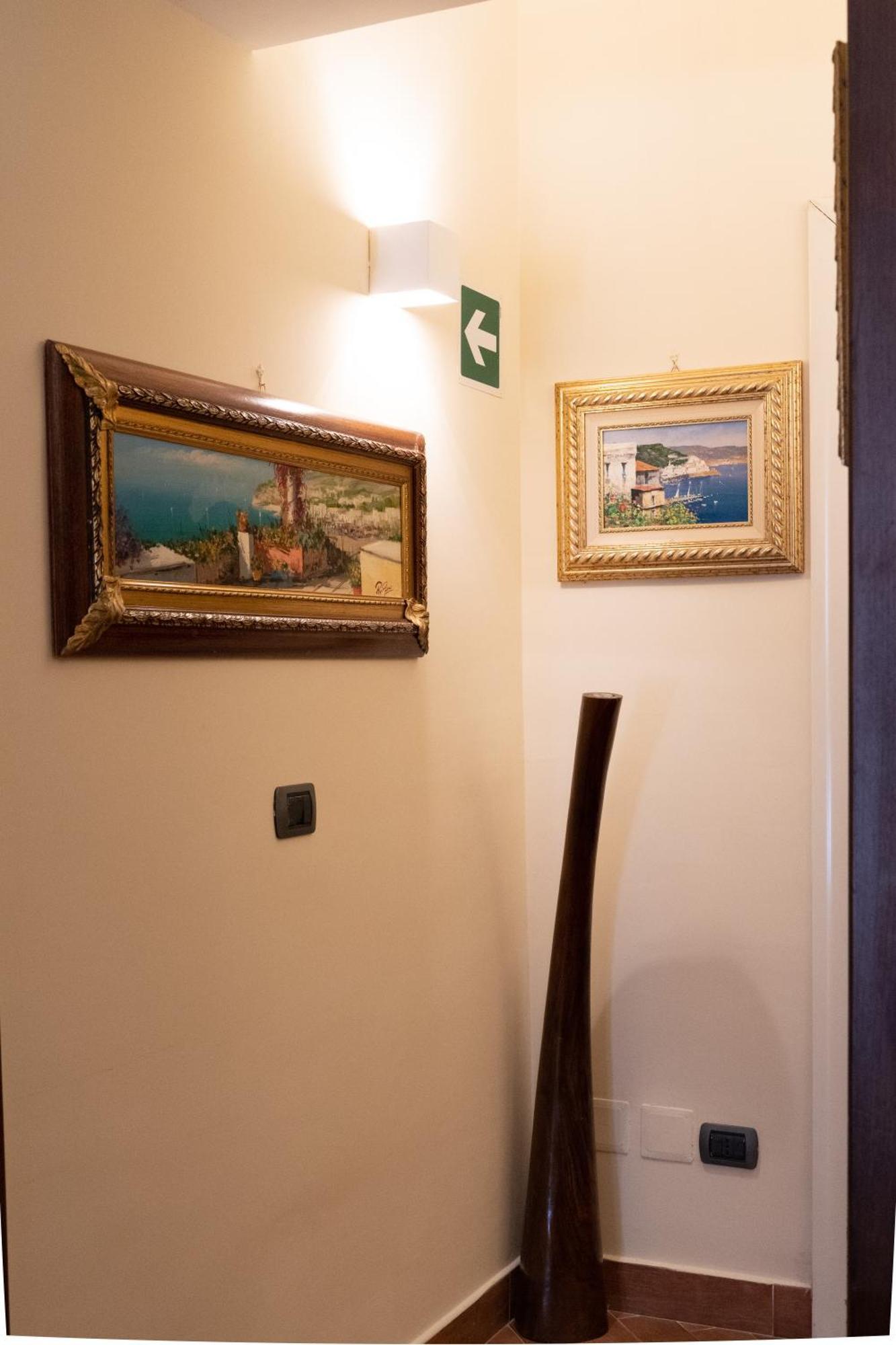 B&B Conte Cavour Napels Buitenkant foto
