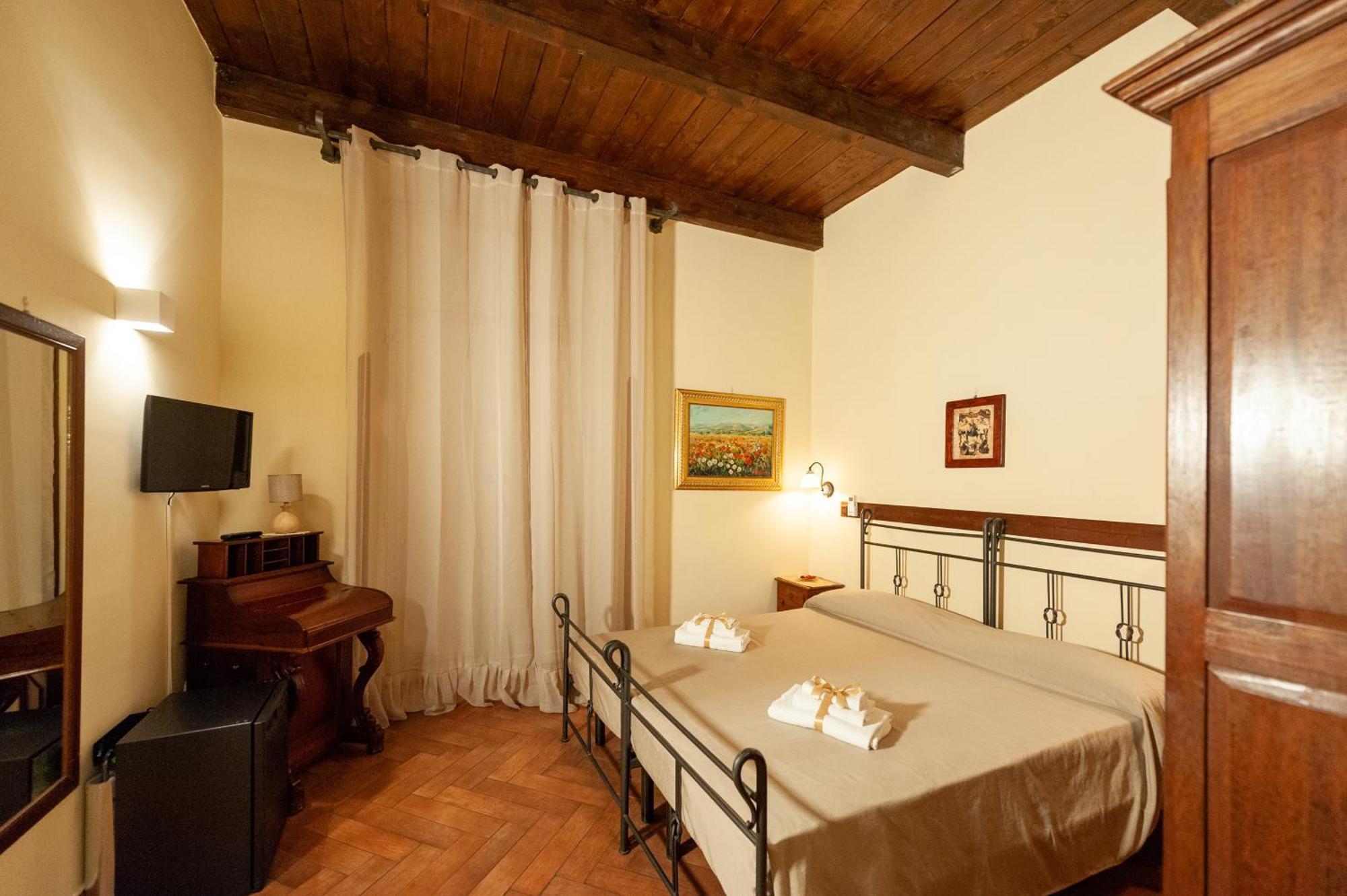 B&B Conte Cavour Napels Buitenkant foto