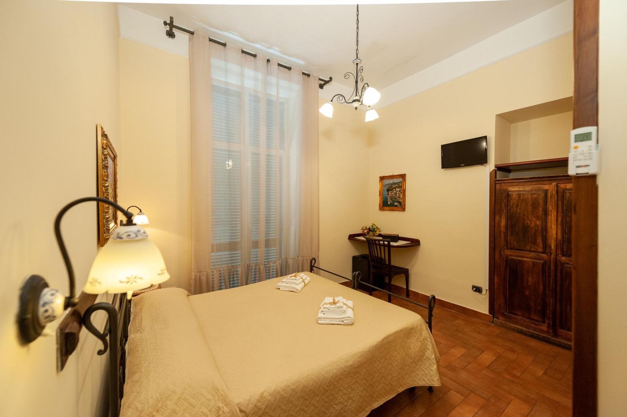 B&B Conte Cavour Napels Buitenkant foto