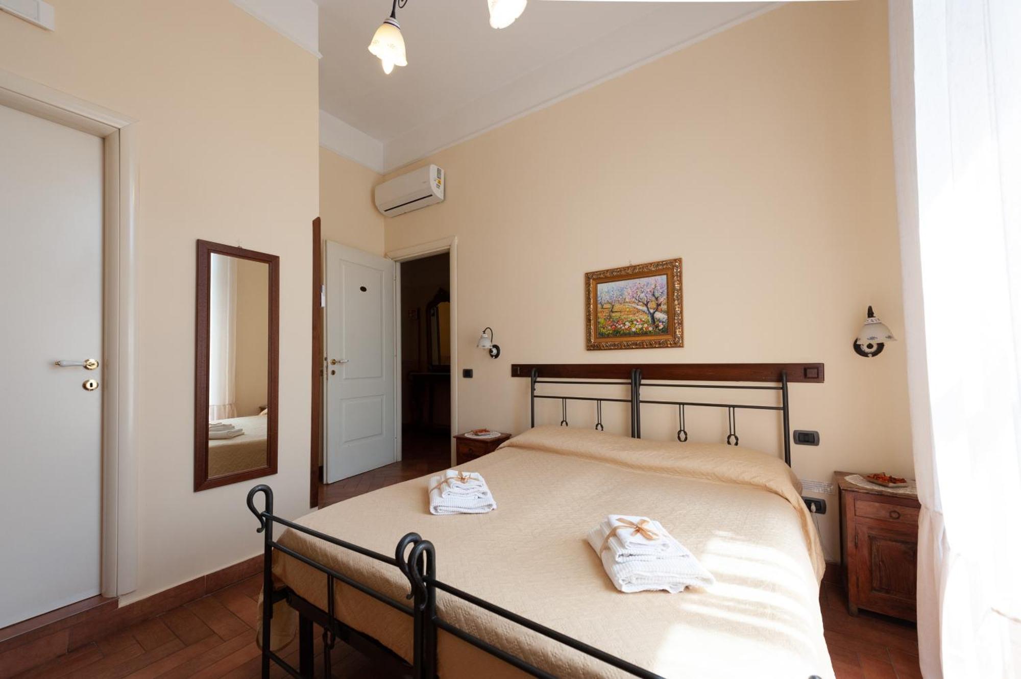B&B Conte Cavour Napels Buitenkant foto