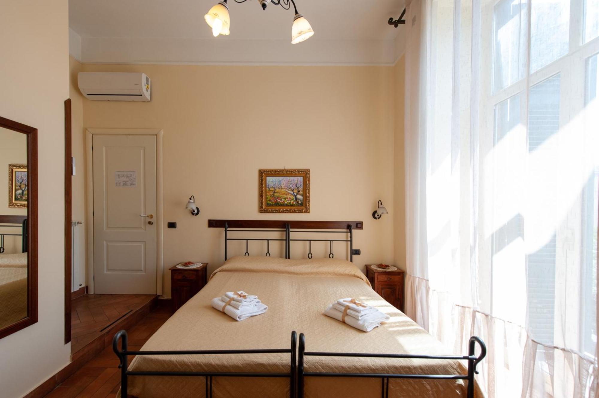 B&B Conte Cavour Napels Buitenkant foto