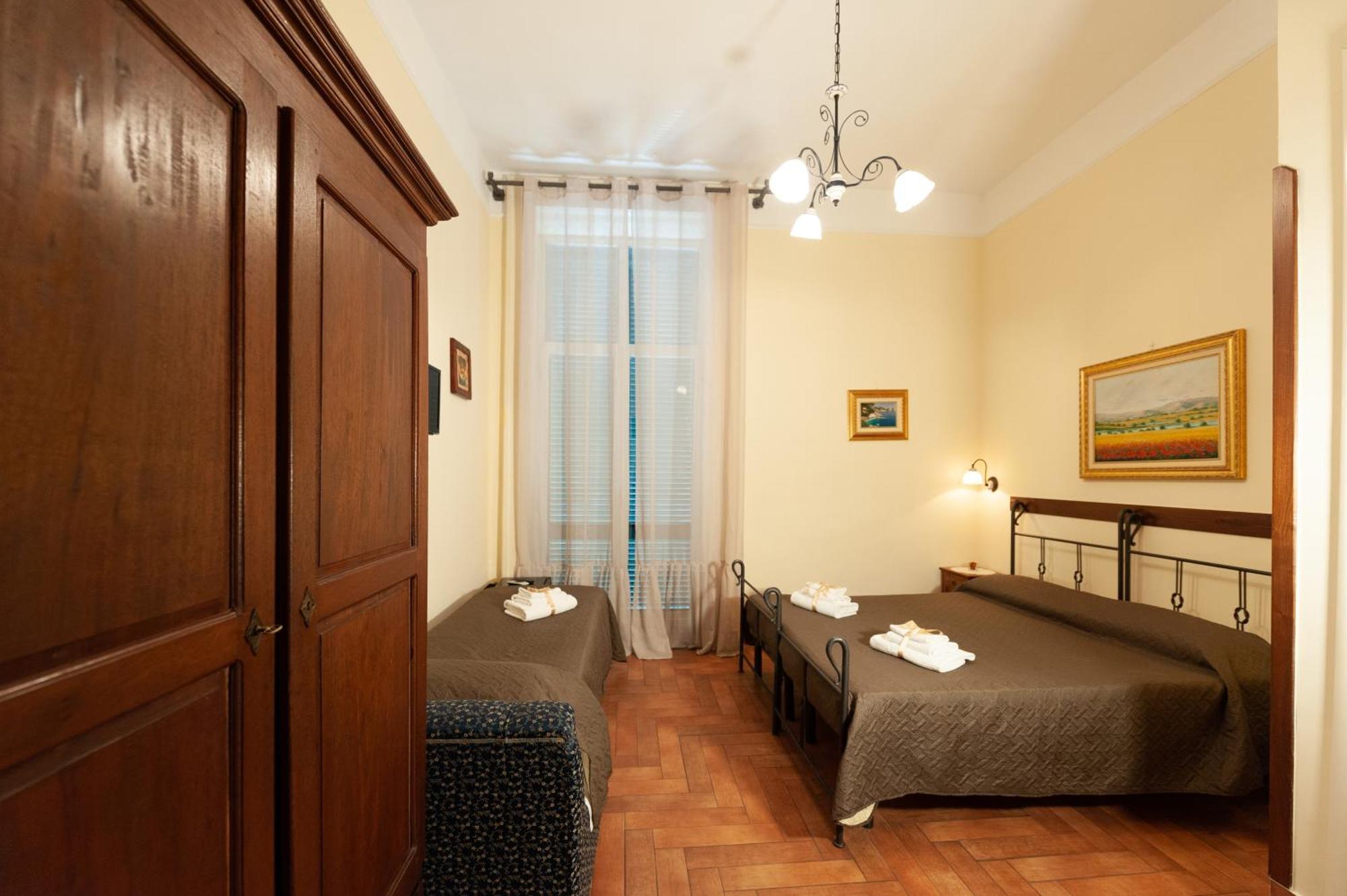 B&B Conte Cavour Napels Buitenkant foto