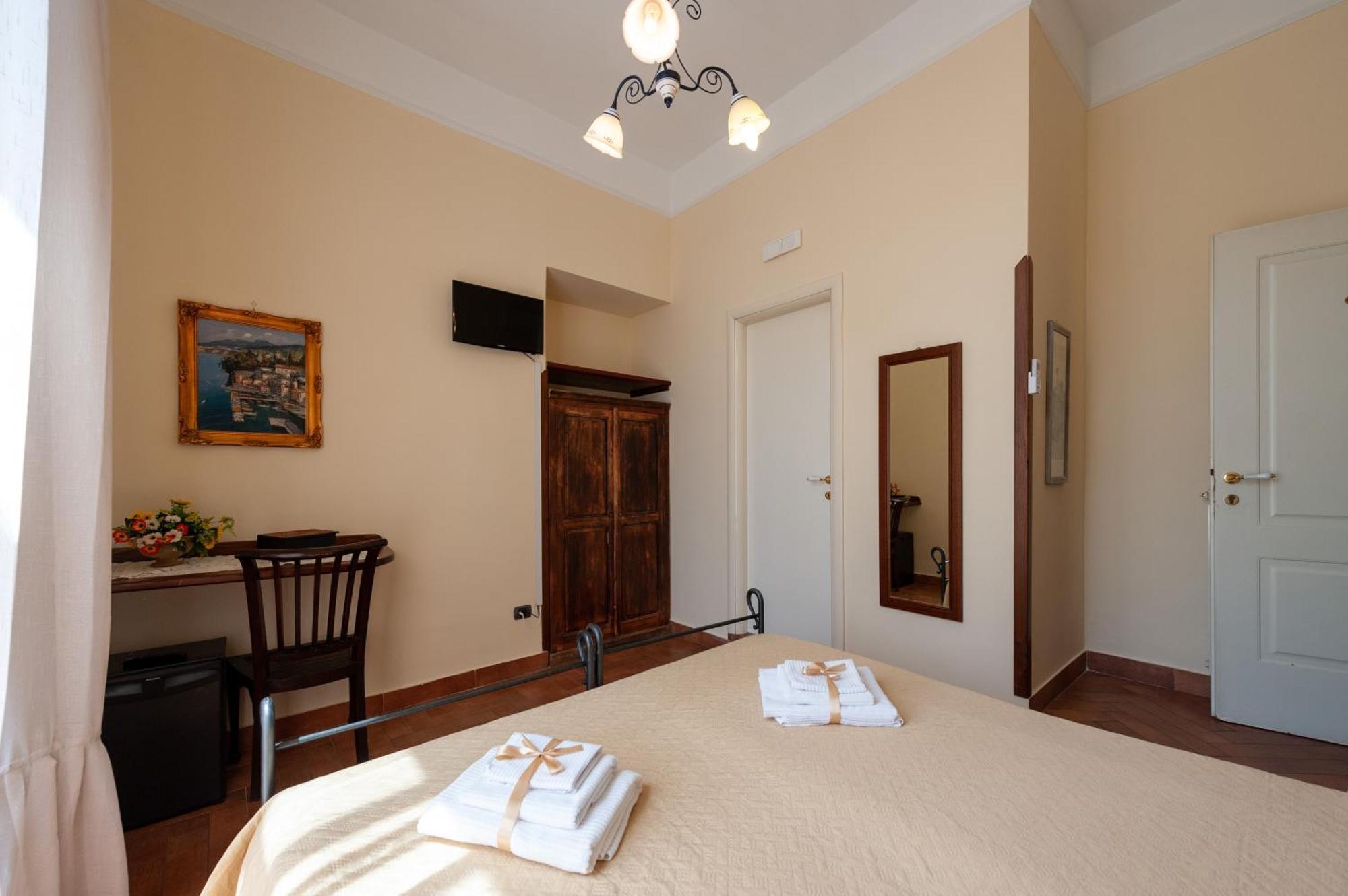 B&B Conte Cavour Napels Buitenkant foto