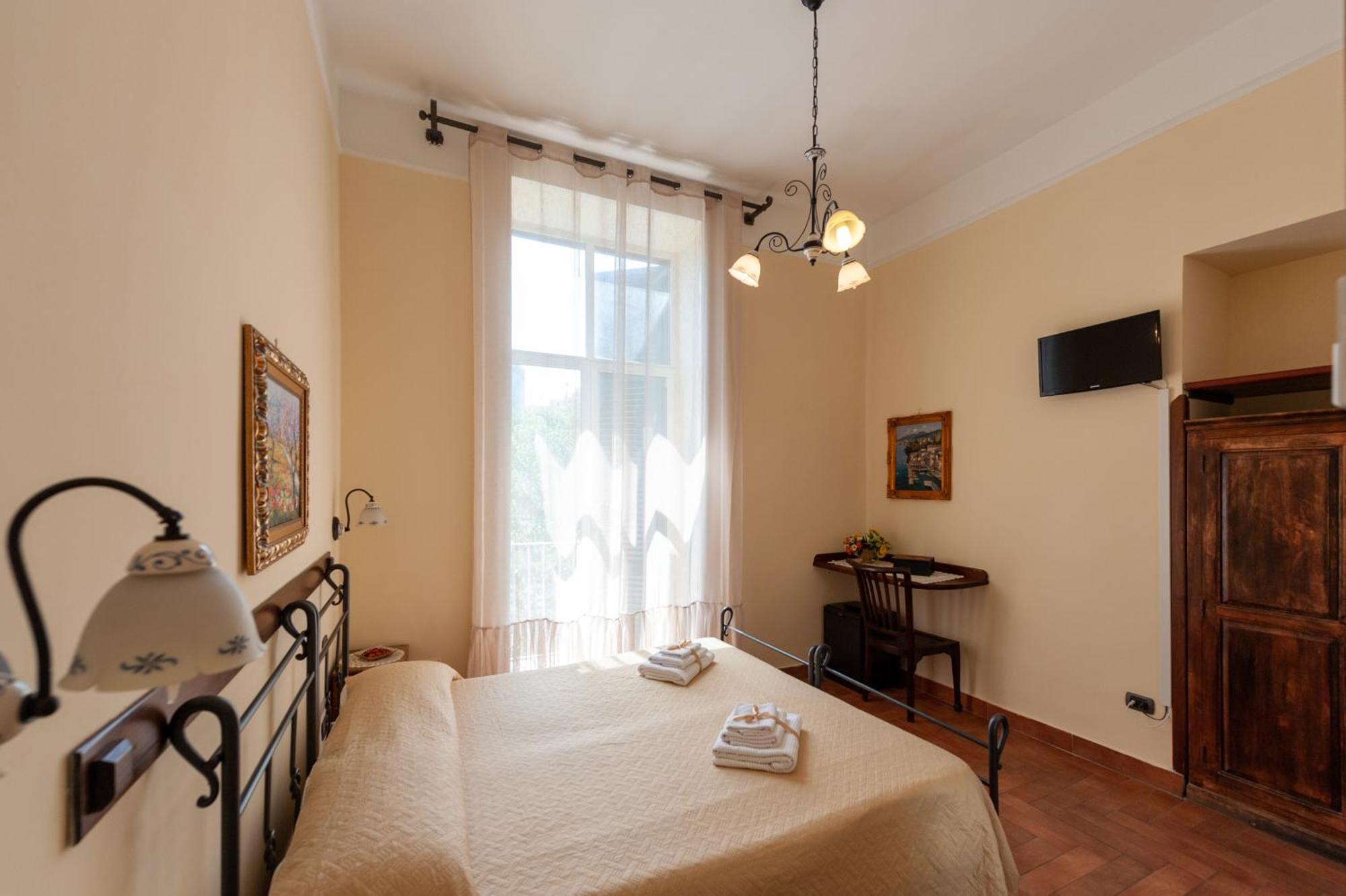 B&B Conte Cavour Napels Buitenkant foto