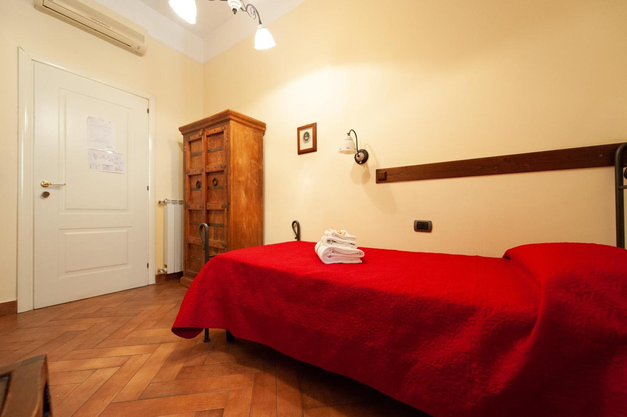 B&B Conte Cavour Napels Buitenkant foto