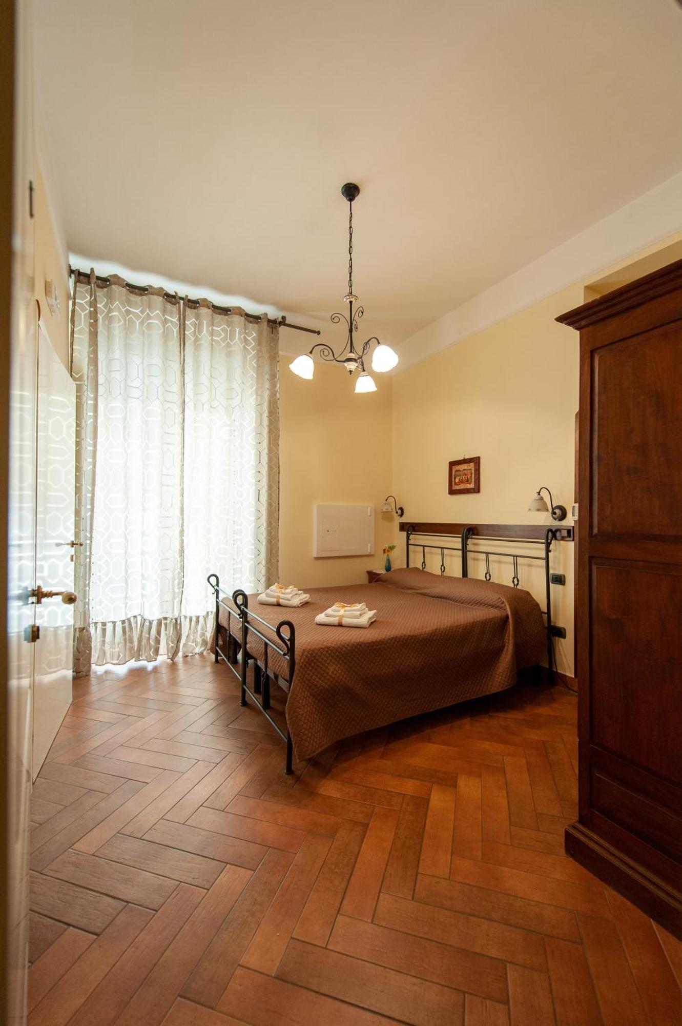 B&B Conte Cavour Napels Buitenkant foto