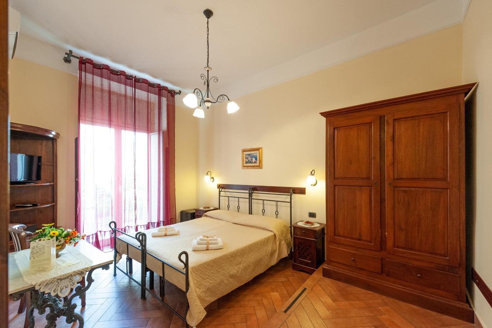 B&B Conte Cavour Napels Buitenkant foto