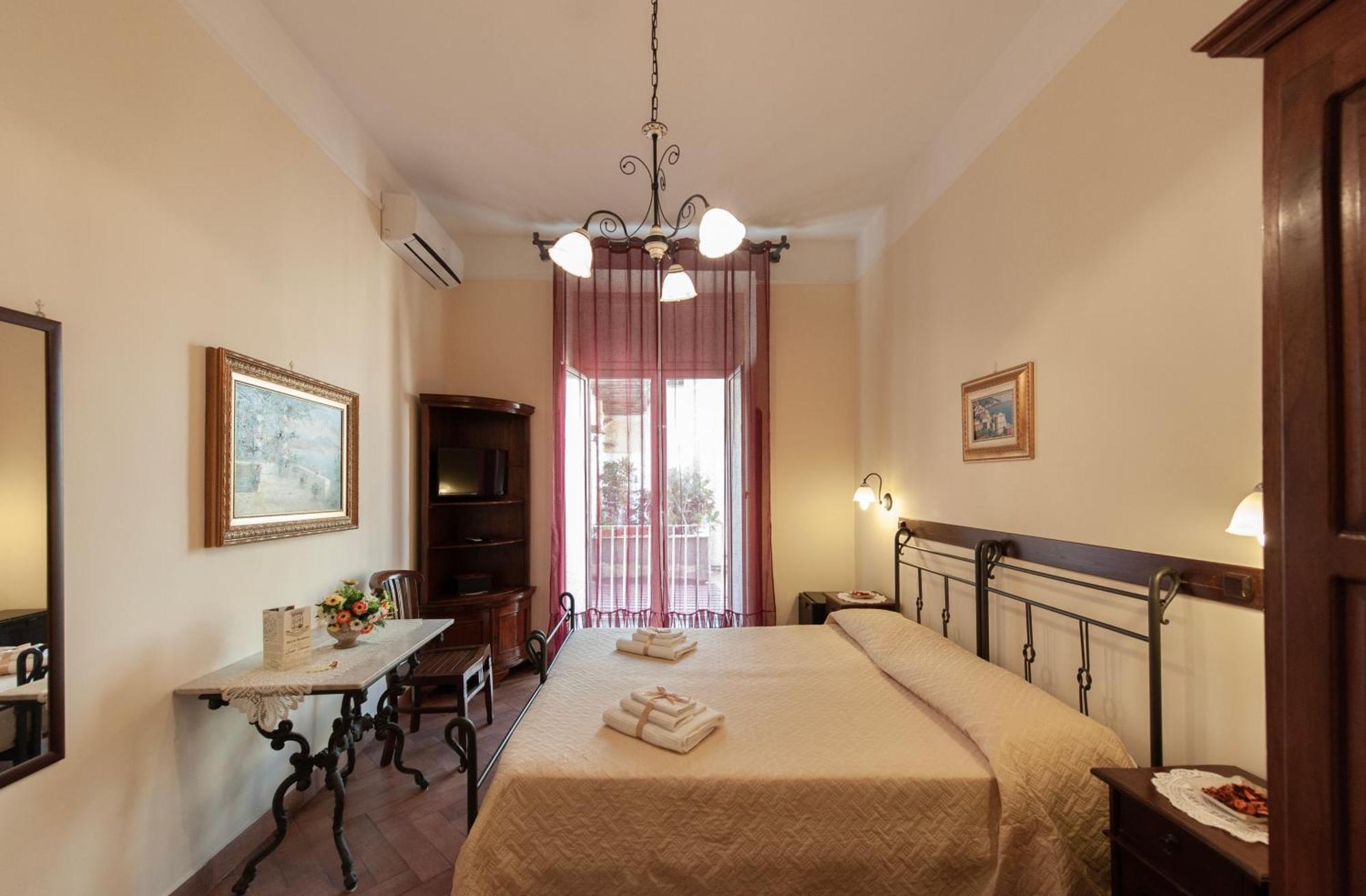 B&B Conte Cavour Napels Buitenkant foto