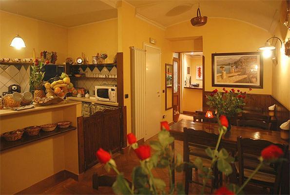 B&B Conte Cavour Napels Buitenkant foto