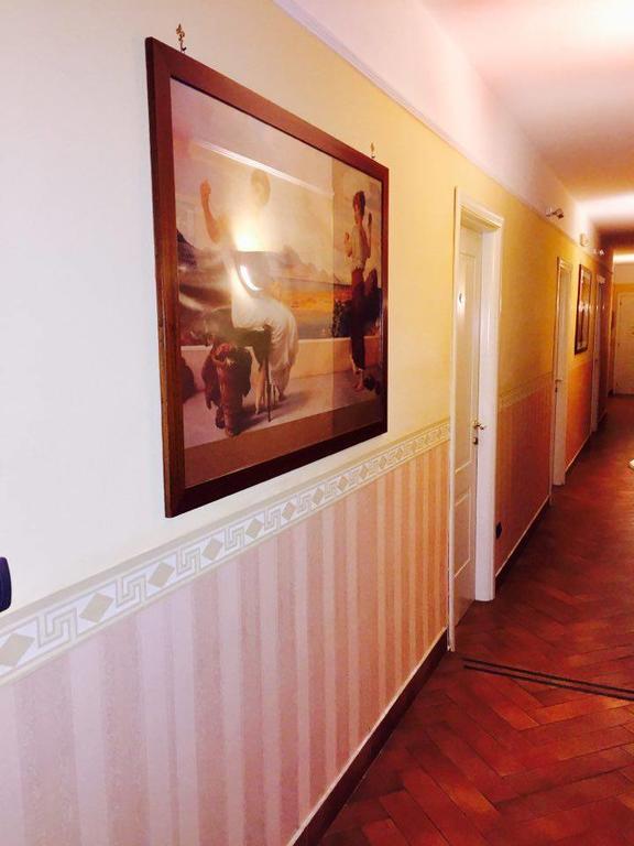 B&B Conte Cavour Napels Buitenkant foto