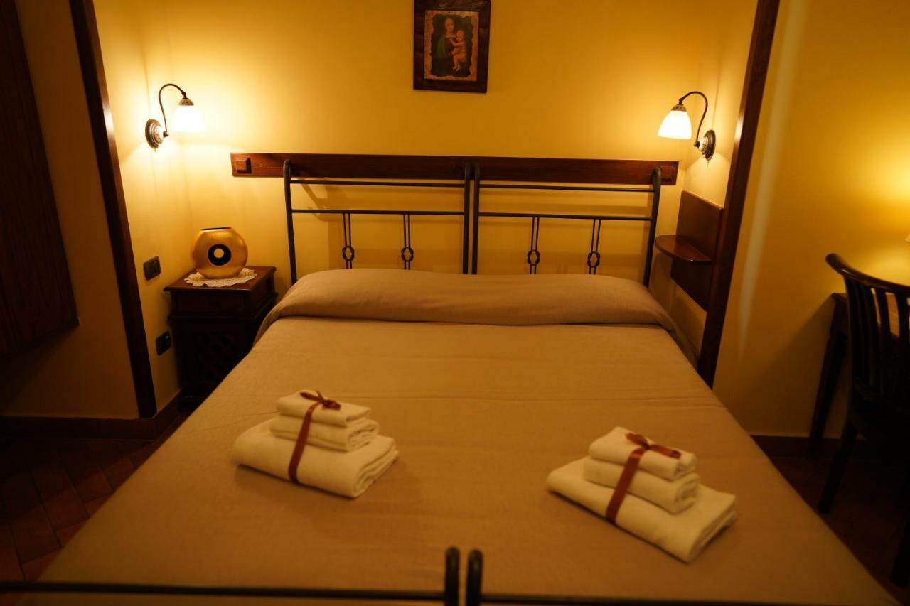B&B Conte Cavour Napels Buitenkant foto