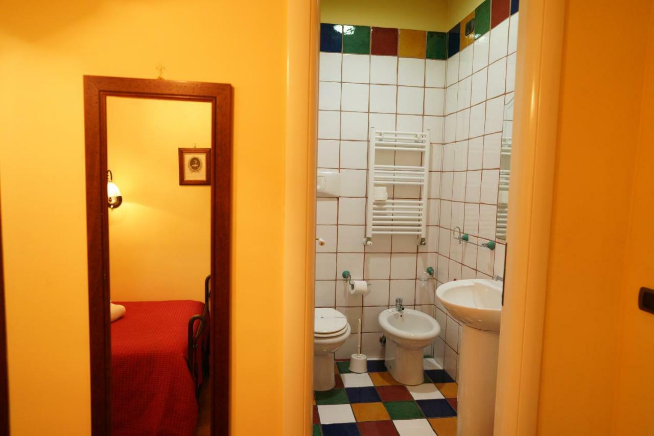 B&B Conte Cavour Napels Buitenkant foto