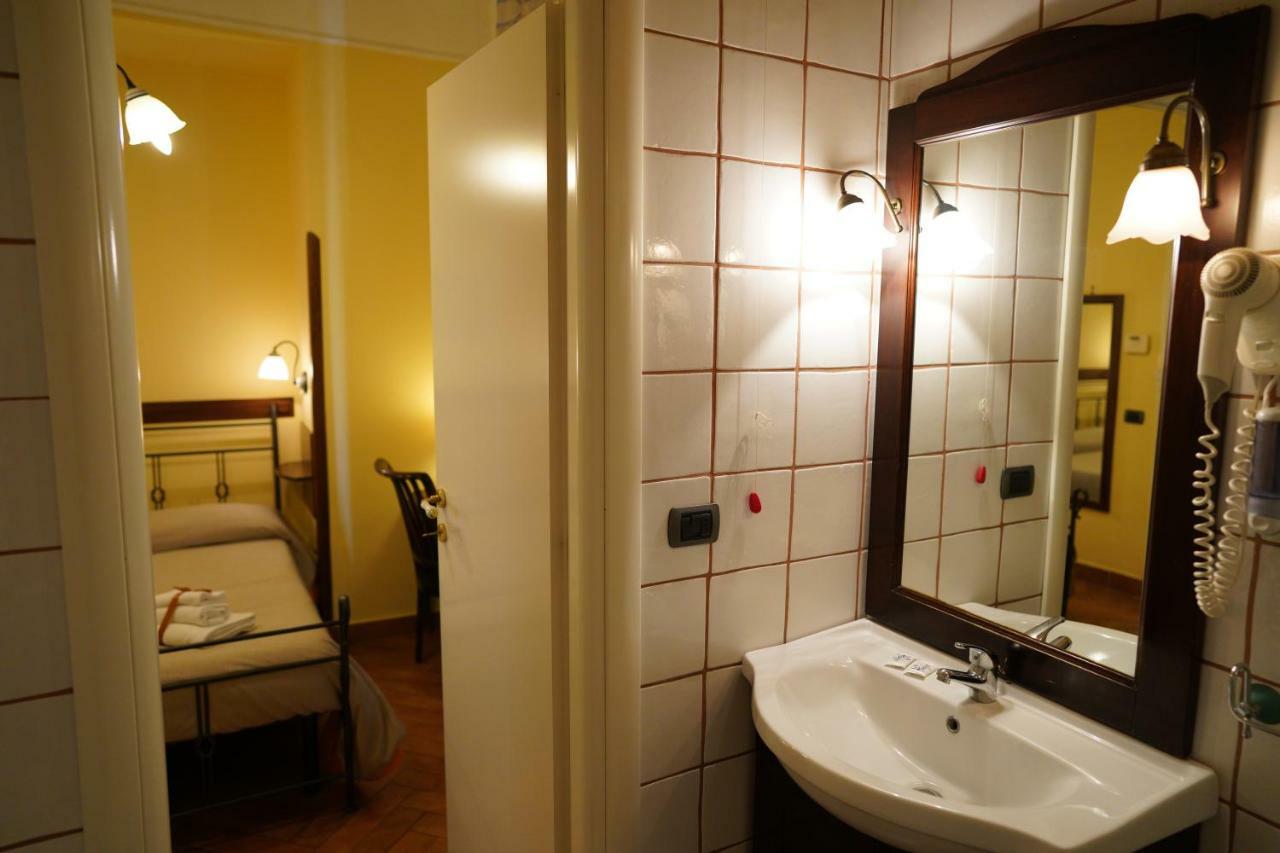 B&B Conte Cavour Napels Buitenkant foto