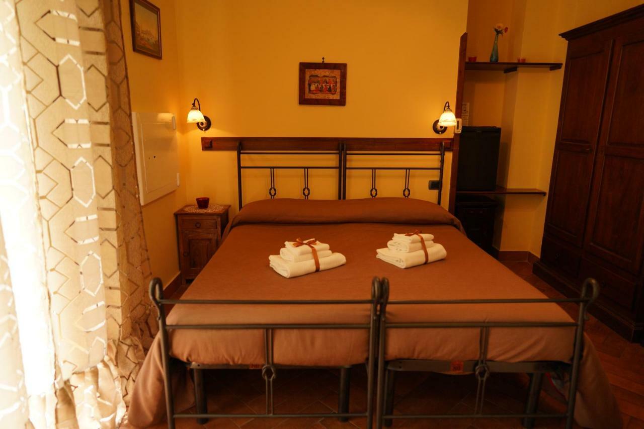 B&B Conte Cavour Napels Buitenkant foto
