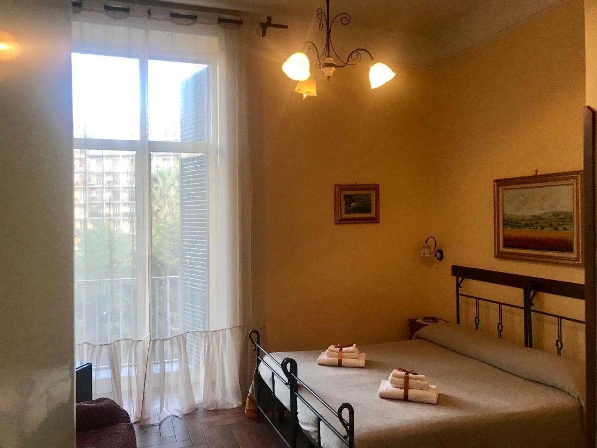 B&B Conte Cavour Napels Buitenkant foto