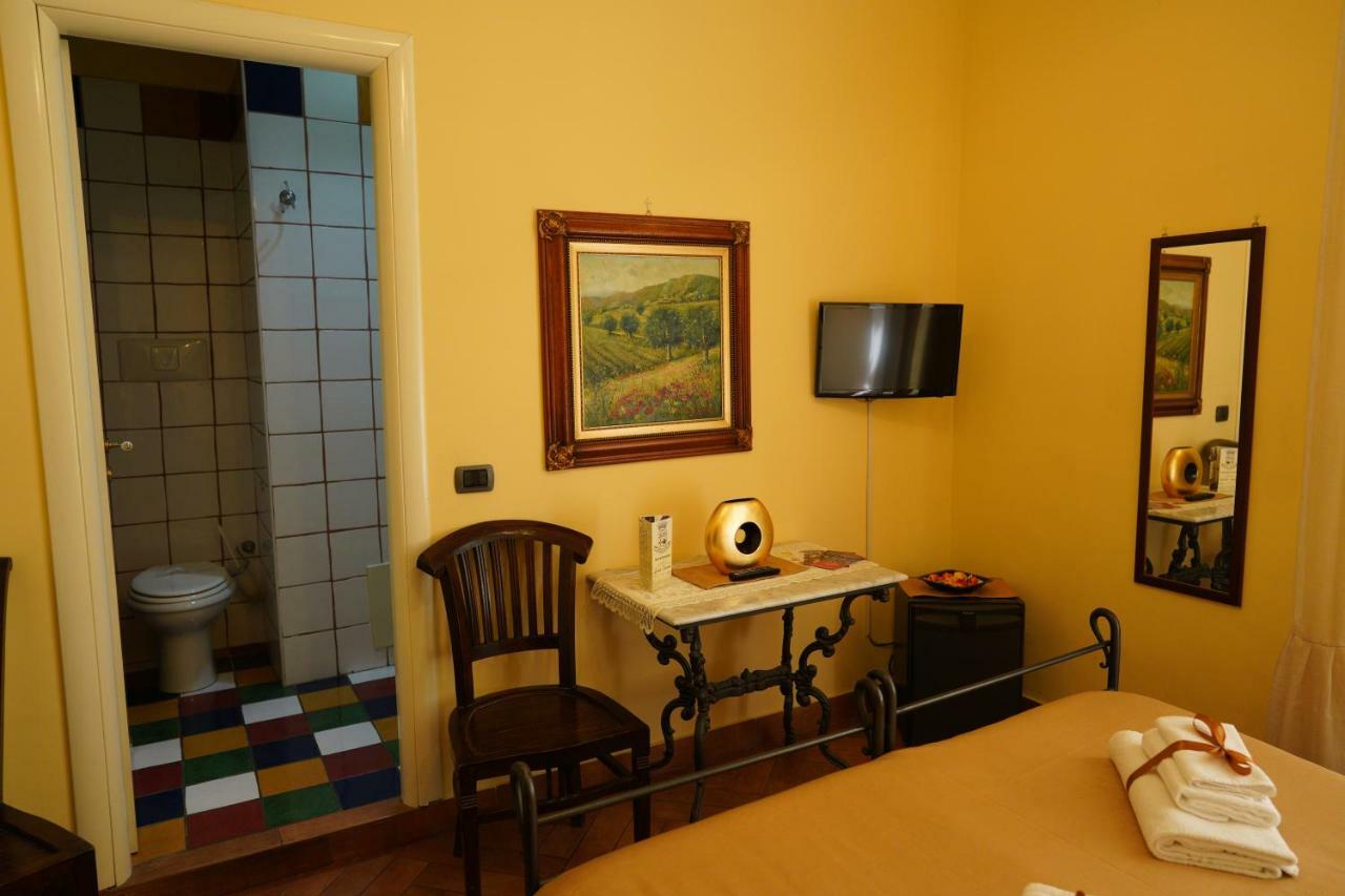 B&B Conte Cavour Napels Buitenkant foto