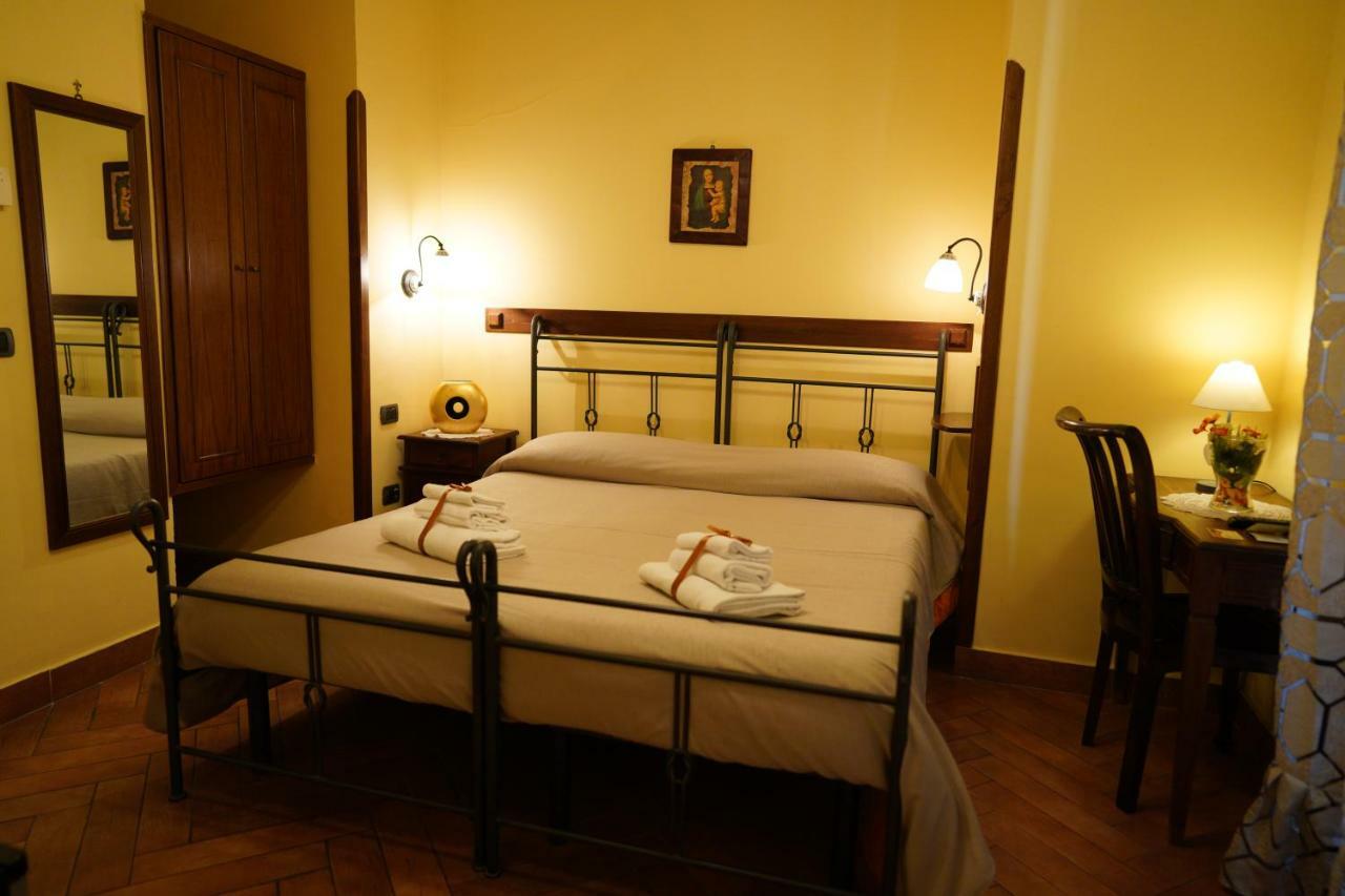 B&B Conte Cavour Napels Buitenkant foto