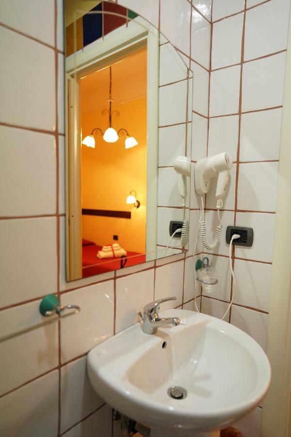 B&B Conte Cavour Napels Buitenkant foto