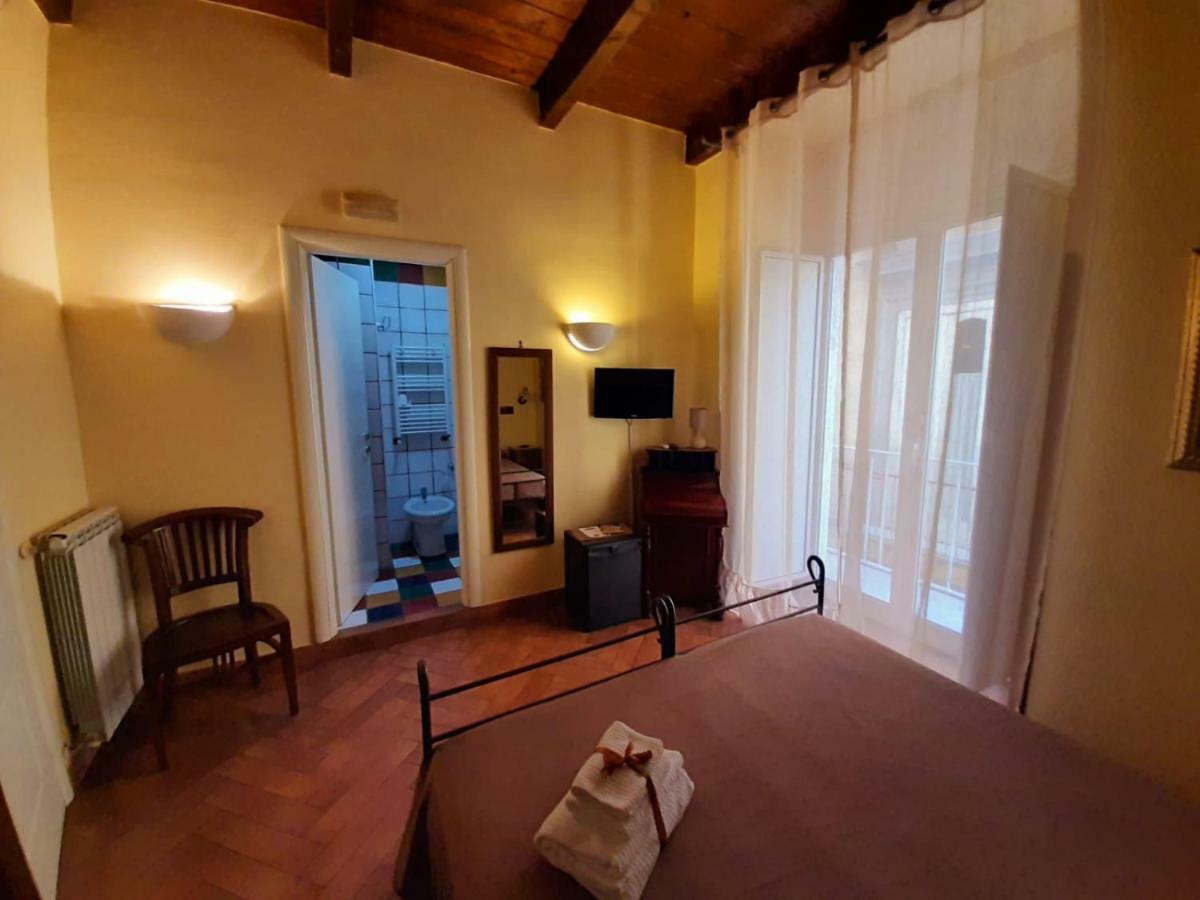 B&B Conte Cavour Napels Buitenkant foto