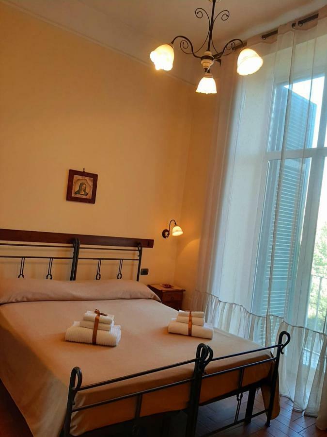 B&B Conte Cavour Napels Buitenkant foto