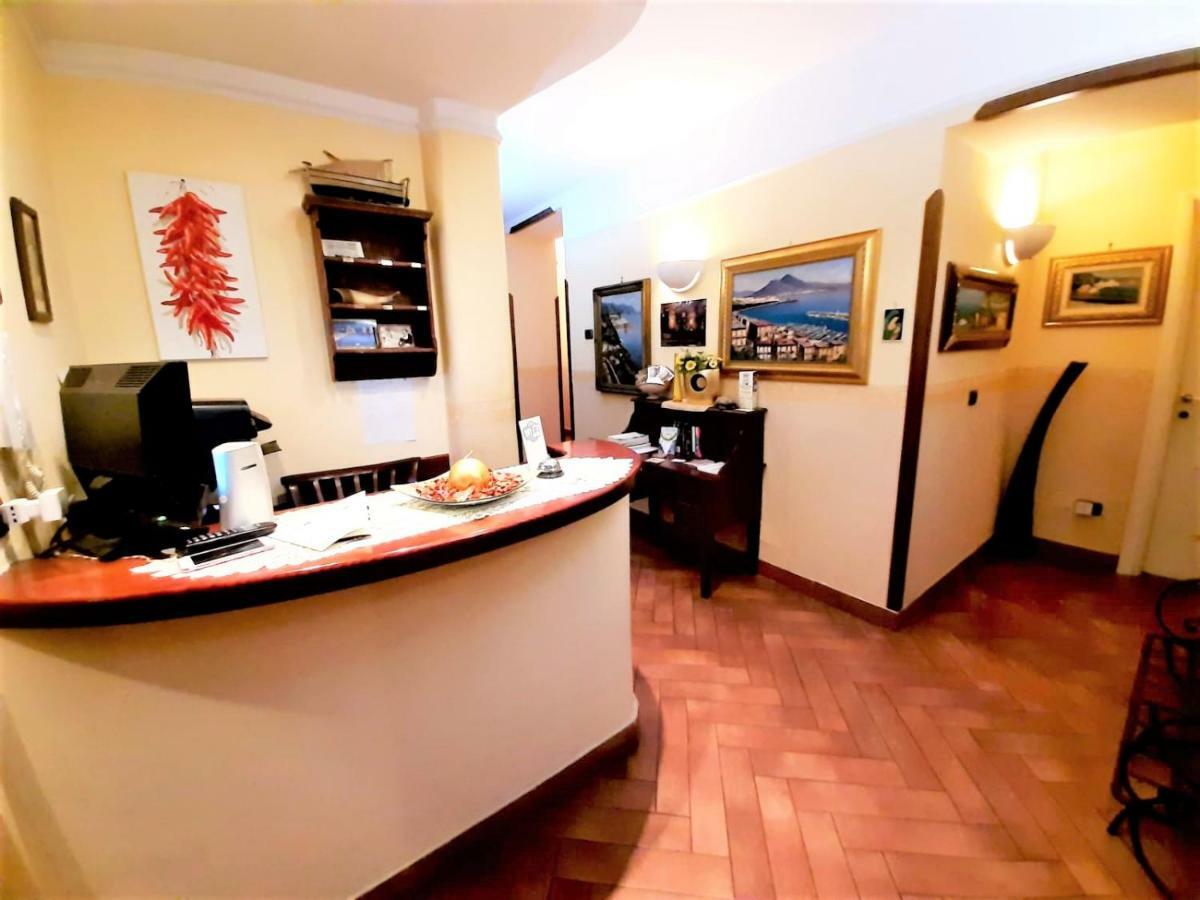 B&B Conte Cavour Napels Buitenkant foto